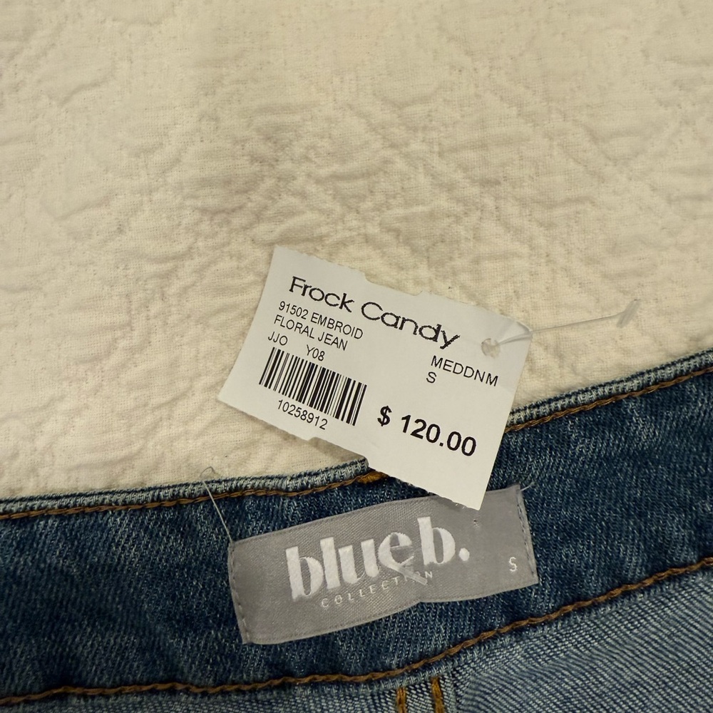 Embroidered Floral Wide Leg Jeans - Picture 4 of 5
